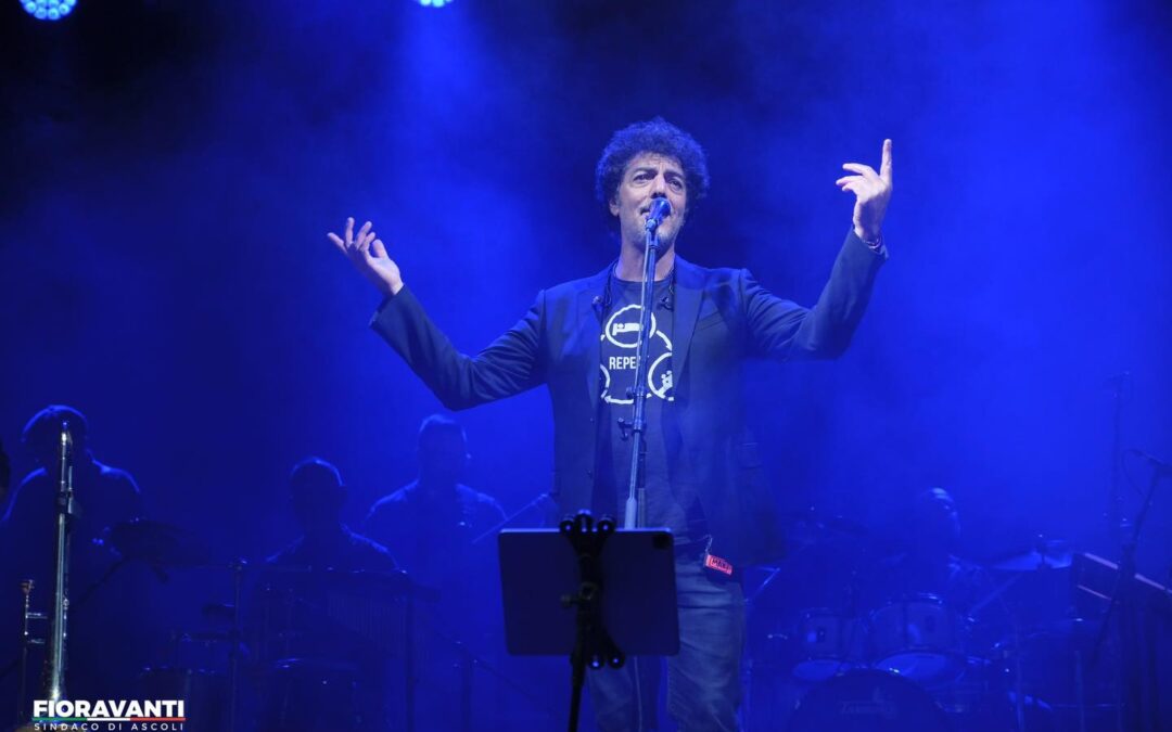 L’incredibile musica di Max Gazzè, il coinvolgente ritmo dell’Orchestra Popolare del Saltarello!