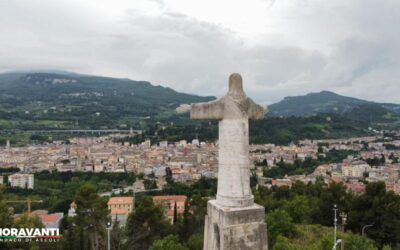 Il Cristo Redentore, ripulito dagli atti vandalici e riqualificato in tutta l’area circostante, abbraccia la nostra città!