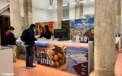Nuovo look per il Punto Informativo di Piazza Arringo!
