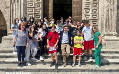 In Piazza del Popolo con gli studenti e le insegnati della classe 3C della Scuola Media D’Azeglio!