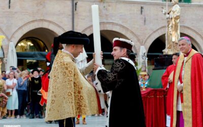 L’offerta dei ceri per omaggiare Sant’Emidio!